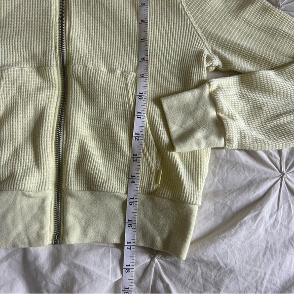 TNA By Aritzia Womens 2XS Butter Yellow Hooded Waffle-Knit Zip-Up Jacket - Picture 2 of 6